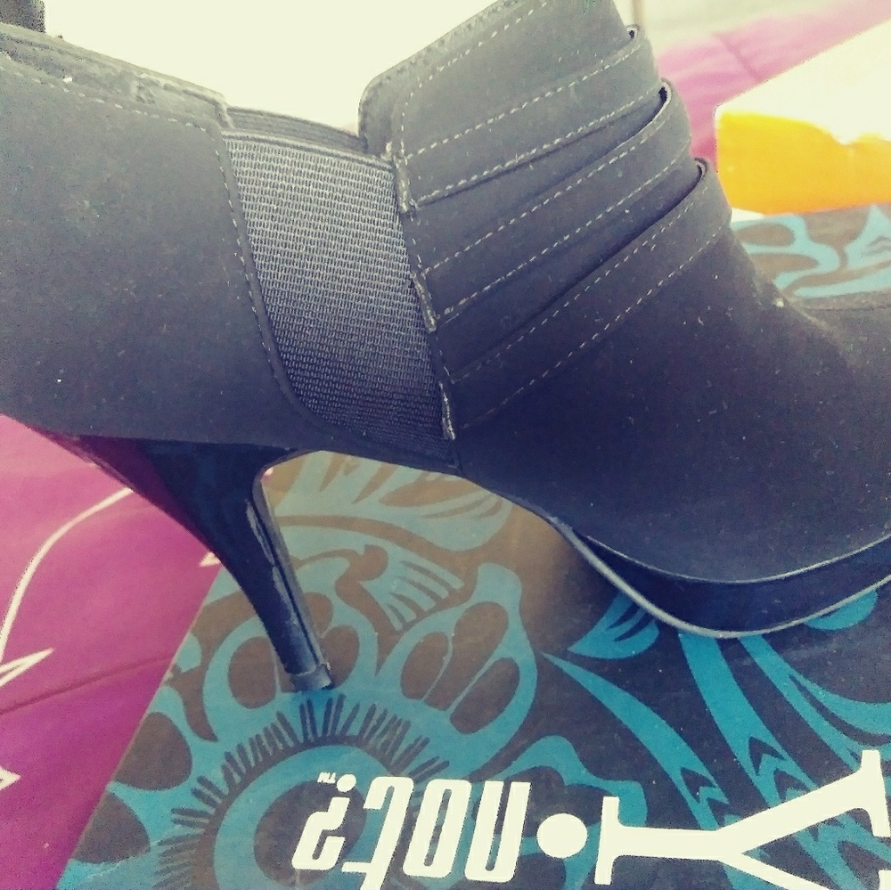 Shoes (never been worn)